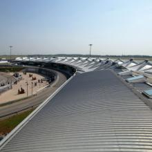 Nous accompagnons les Services Généraux des plateformes aéroportuaires depuis le diagnostic des installations existantes jusqu’à la réception des installations 