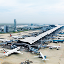 Construit sur une île artificielle dans la baie d’Osaka, Kansai Airport est un hub international à fort potentiel de croissance